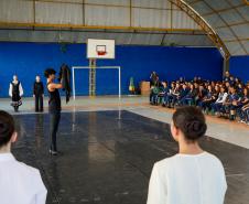 Grupo de dança EDTG se apresenta em escolas